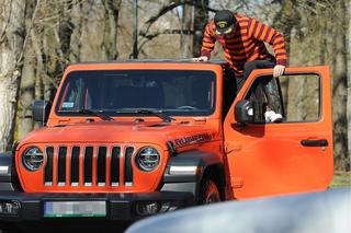 Kuba Wojewódzki nie potrafi zejść z samochodu 