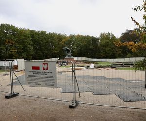 Turyści szukają śladów Chopina. Świat zjeżdża do nas na koncerty, a tu wszystko rozkopane!