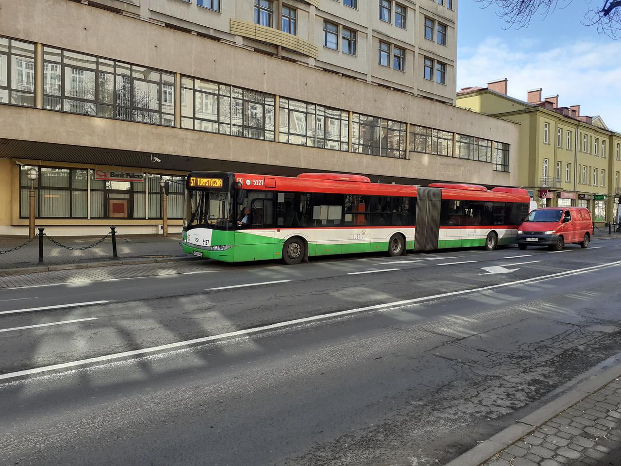 Policja i ZTM w Lublinie zachęcają by nadal pozostawać w domu. W autobusach słychać specjalne komuniaty