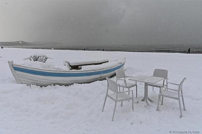 Zima 2021 w Sopocie. Kurort pod grubą warstwą śniegu 11.02.2021 r.