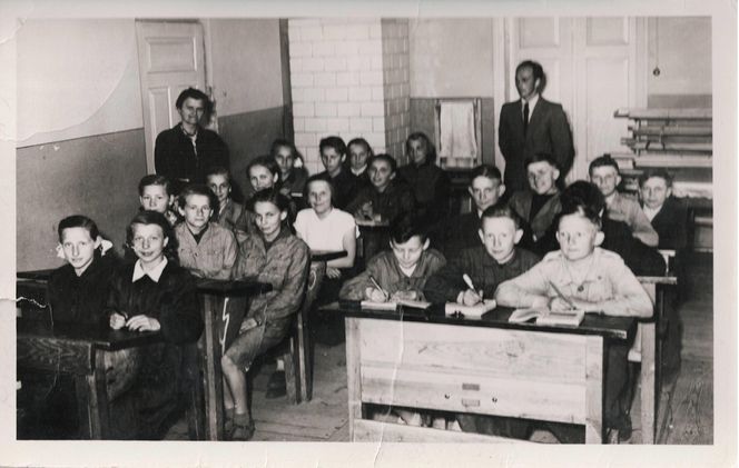 "Byliśmy jak dzieci z Bullerbyn"- opowiadaja nam absolwenci szkoły w Wielkiej Wsi. Jubileusz 120-lecia