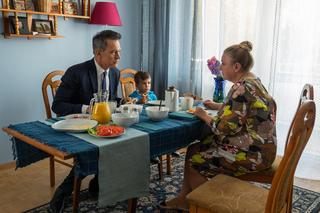 Na dobre i na złe, odcinek 909: Jadzia pomoże Falkowiczowi w walce z Sarą! To ona załatwi oszustkę? - ZDJĘCIA