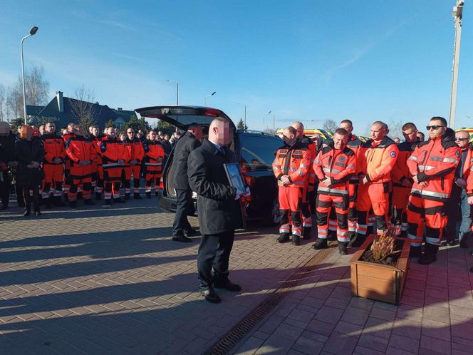 Pogrzeb ratownika medycznego zabitego w Siedlcach. Bliscy żegnają pana Cezarego