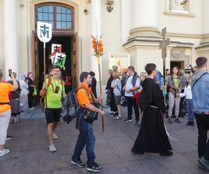 Uczestnicy 45. Warszawskiej Akademickiej Pieszej Pielgrzymki Metropolitalnej na Jasną Górę