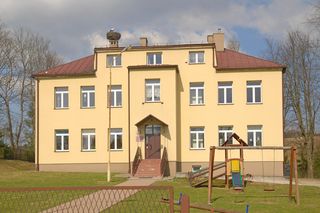 Ta małopolska wieś należała kiedyś do biskupa. Mieszkali w niej Łemkowie