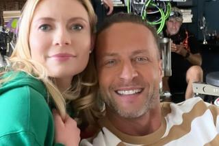 Barwy szczęścia na planie. Dominika (Karolina Chapko), Sebastian (Marek Krupski)