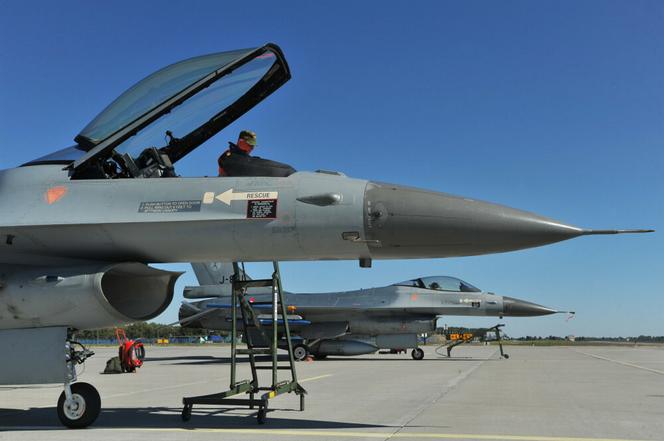 Ukraina szuka pilotów samolotów F-16. Rząd w Kijowie apeluje do innych krajów