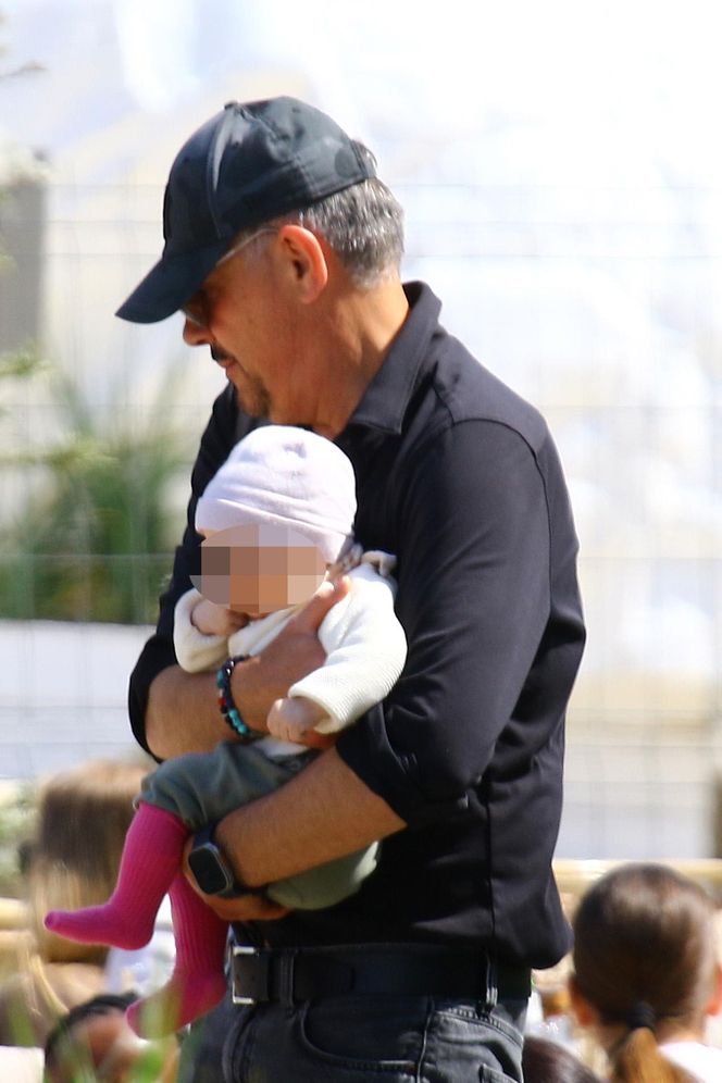 Krzysztof Ibisz je żonie z ręki