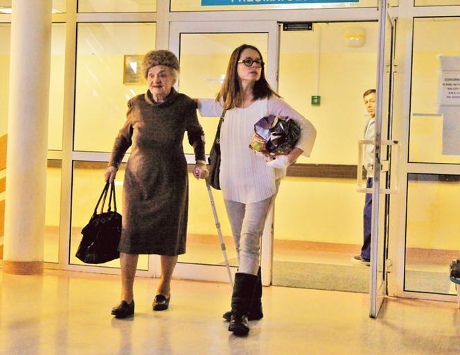 Mam nadzieję, że zapisał wszystko córce, a nie tej... opiekunce