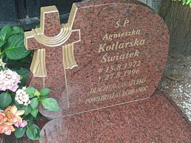 To już prawie 30 lat. Agnieszka Kotlarska zginęła na oczach dziecka. Tak po latach wygląda grób Miss Polski z Wrocławia [ZDJĘCIA]