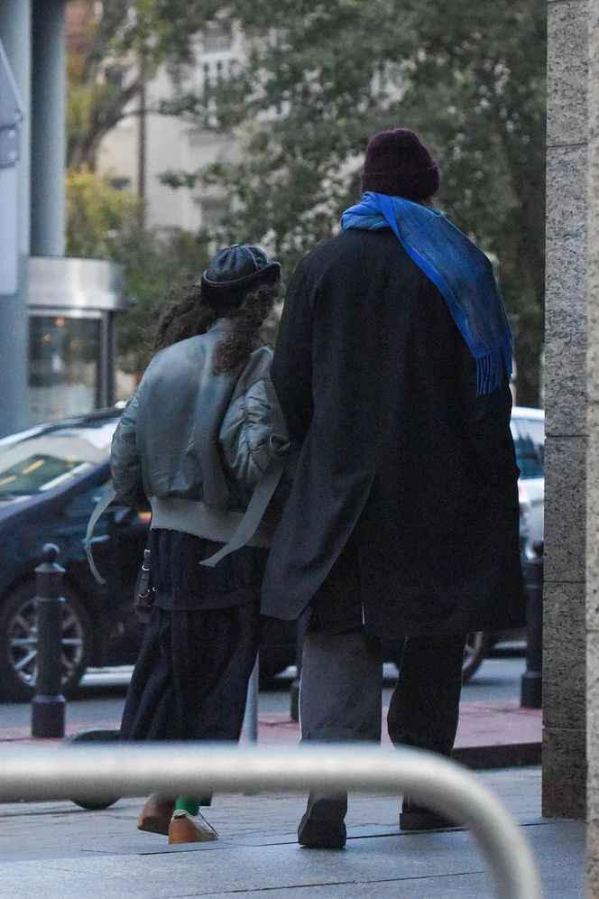 Monika Brodka winko papierosek i taksówka