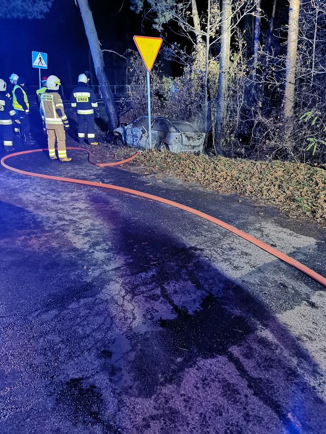 Fatalny wypadek pod Mińskiem Mazowieckim. Auto stanęło w płomieniach