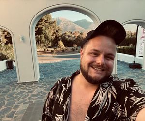 The Voice of Poland. Przez chorobę wstydził się śpiewać. Po 10 latach wraca odmieniony, by spełnić marzenia!