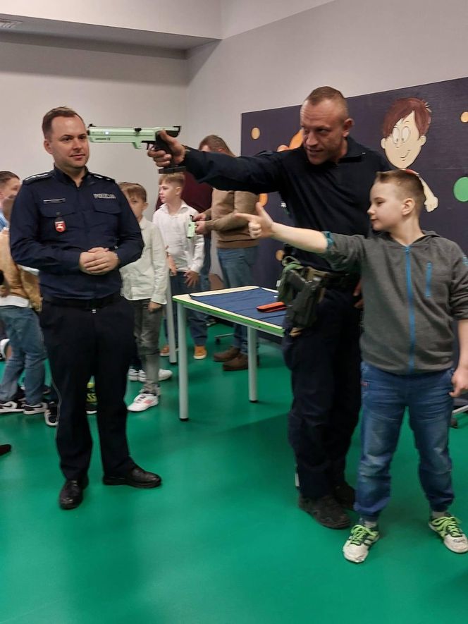 Otwarcie laserowej strzelnicy w  Szkole Podstawowej nr 2 im. Mikołaja Kopernika w Kraśniku