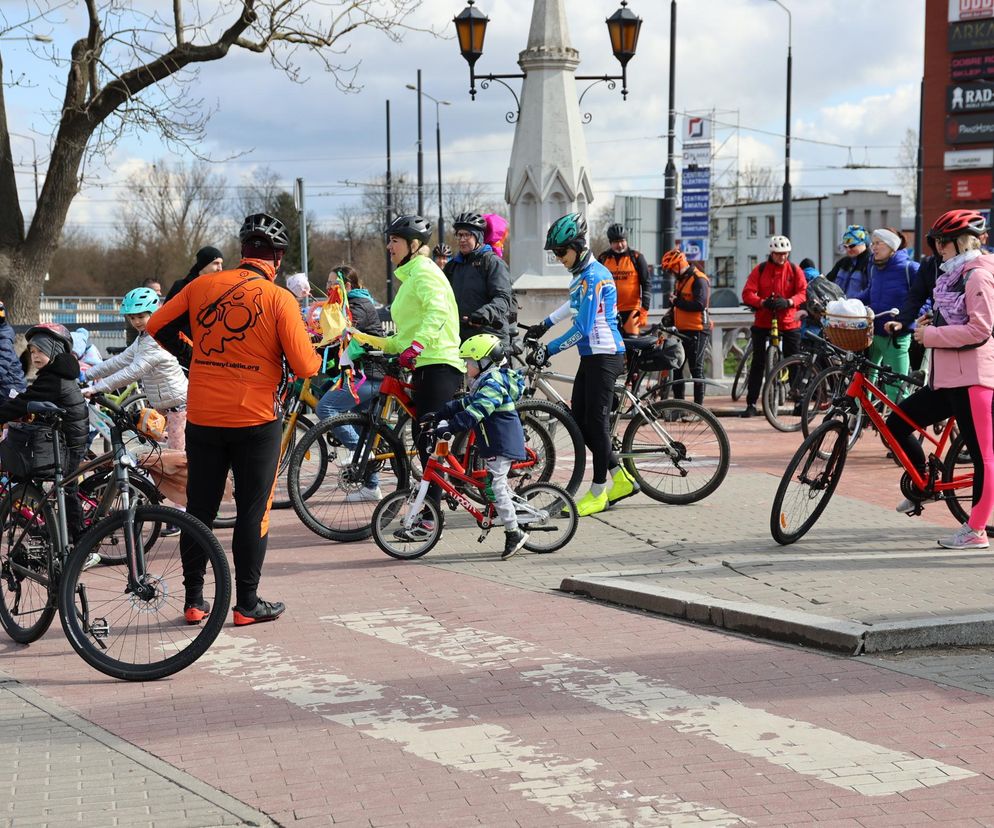 Rowerowe Topienie Marzanny w Lublinie. Lubelscy rowerzyści rozpoczęli tegoroczny sezon