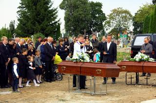 Pogrzeb polskiego małżeństwa, które spadło z klifu w Portugalii. W ostatniej drodze towarzyszyła im rodzina i najbliżsi przyjaciele