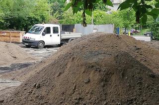 Działka po Ursynowskim Fortepianie przestanie straszyć. Rusza budowa parku dla sportowców