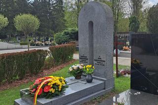 Tak wygląda grób prof. Bartoszewskiego w 8. rocznicę śmierci