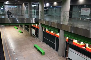 Peron 3. linii metra na stacji M2 Stadion Narodowy w Warszawie