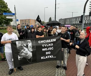 Setki osób upamiętniły Oliwiera. 20-latek zmarł po interwencji policji. Zabili go jak zwierzę