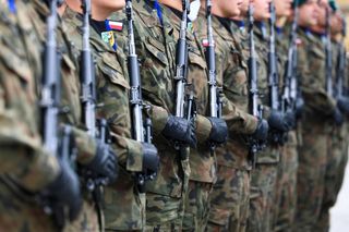 235 tys. Polaków objętych kwalifikacją wojskową! Nie tylko młodzi mężczyźni! [LISTA ZAWODÓW]