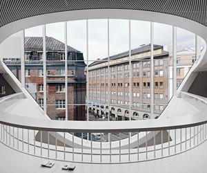 Wnętrze głównej biblioteki uniwersyteckiej w Helsinkach