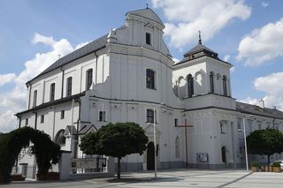 Najbogatsze miasto powiatowe w województwie łódzkim. Zajęła wysokie 18. miejsce w ogólnopolskim rankingu „Wspólnoty”