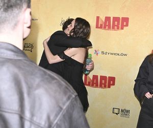 Premiera LARP. Miłość, trolle i inne questy: Pawł Deląg z partnerką