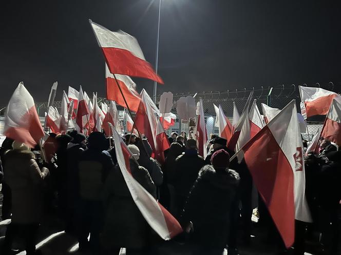 Manifestacja pod więzieniem, w którym przebywa Maciej Wąsik