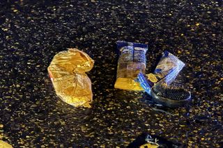 Tragedia na DK92. Kierowca potrącił młodą dziewczynę i uciekł. Trwają poszukiwania ciemnego auta