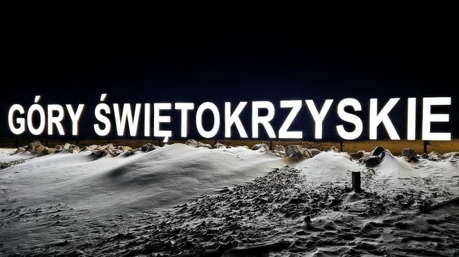 Napis "Góry Świętokrzyskie" w gminie Górno koło Kielc