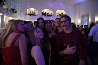 Magiczna studniówka I LO im. Adama Mickiewicza w Rudzie Śląskiej. Ogłoszono króla i królową balu