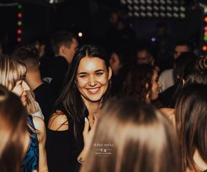 Klub Dobra Nocka w Olsztynie ma już dwa lata. Na hucznych urodzinach bawiły się tłumy! [ZDJĘCIA]
