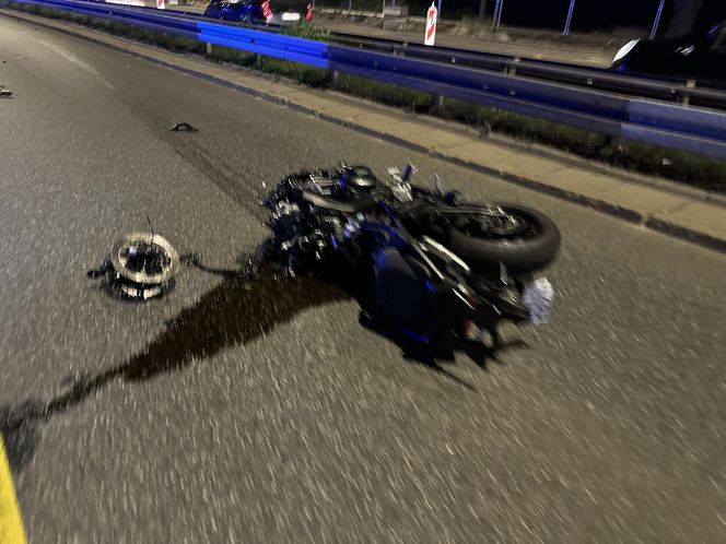 Makabra na Wisłostradzie. Roztrzaskane auta i motocykle. Dwie osoby reanimowane w tym dziecko 