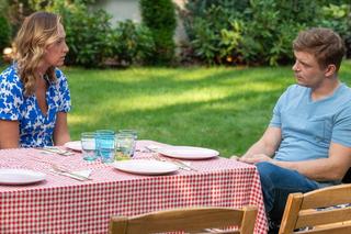 Barwy szczęścia, odc. 2944: Asia Sokalska (Anna Gzyra – Augustynowicz), Hubert (Marek Molak)