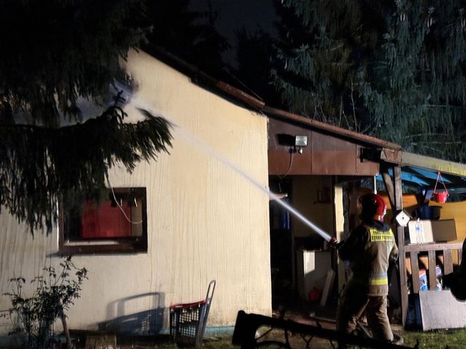 Zwęglone ciało człowieka w spalonym budynku. Tragiczny pożar w Warszawie