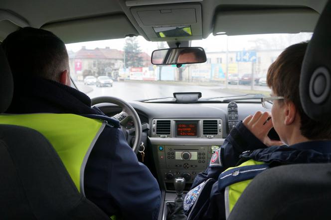 Policyjna aplikacja pomoże na drodze. Omijaj korki z policją  