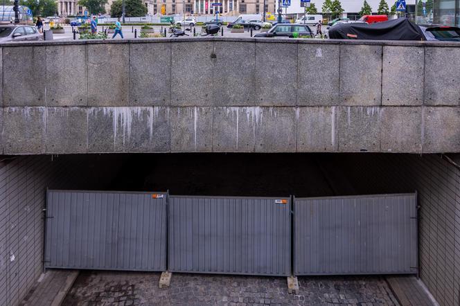 Zamknięty tunel pod ul. Marszałkowską w ciągu ul. Złotej