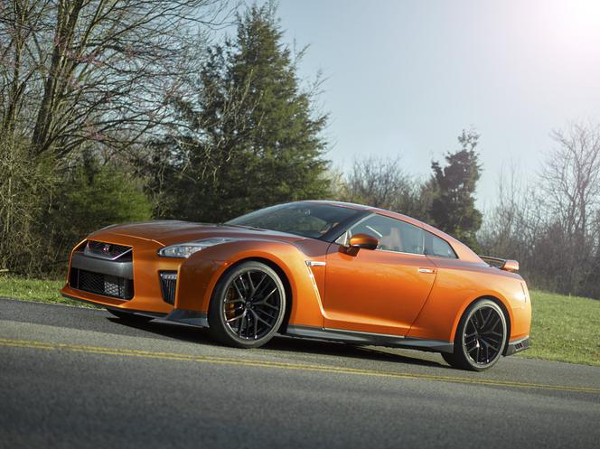 Nissan GT-R lifting 2017