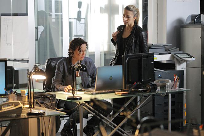 Na krawędzi 2 sezon odc. 4. Lena Korcz (Kamilla Baar), Tamara (Maja Hirsch)