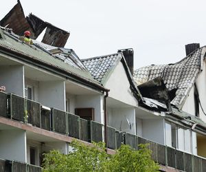 Blok przy ul. Powstańców w Ząbkach po pożarze