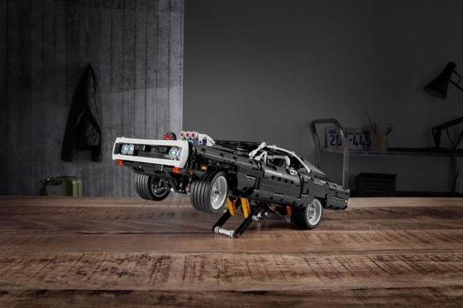 LEGO Technic Dodge Charger R/T Dominica Toretto