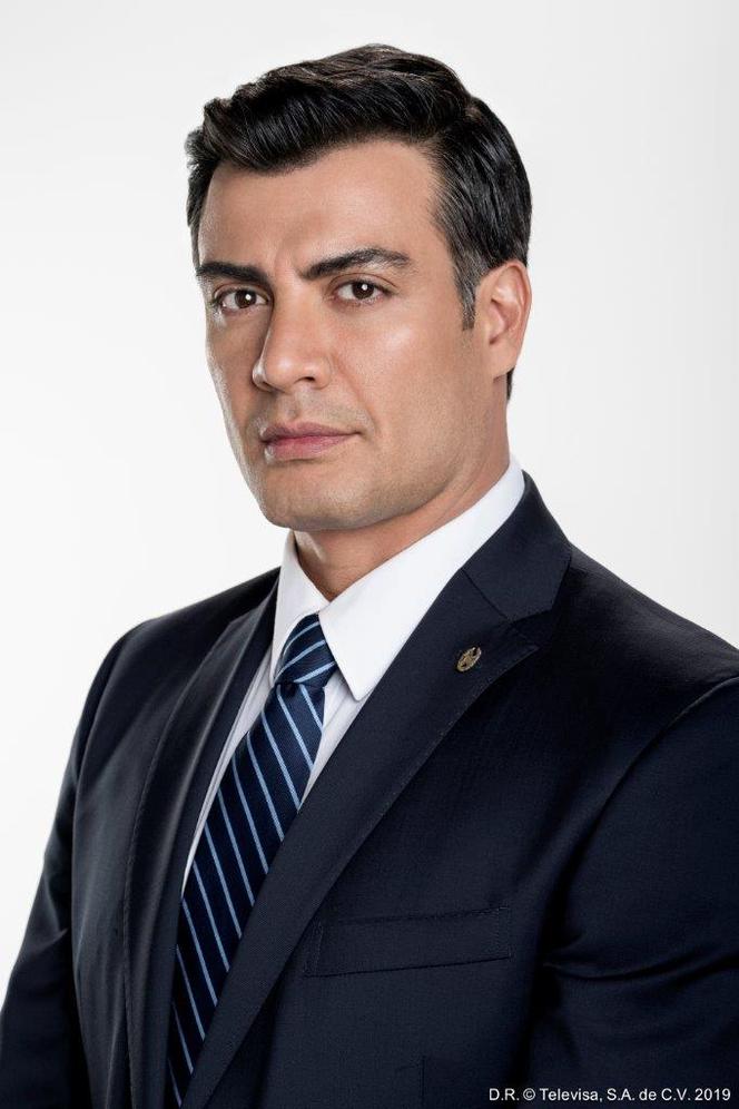 Andrés Palacios jako Carlos Bernal