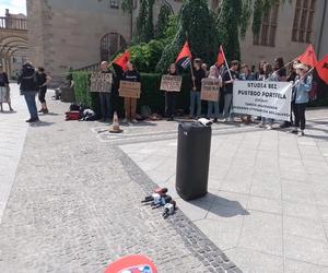 Protest studentów przed rektoratem UAM