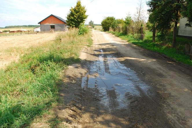 Drogowcy budują drogę w Komorowie - utrudnienia potrwają do końca września