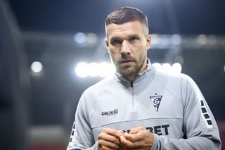 Lukas Podolski oficjalnie ogłosił otwarcie kebaba w Zabrzu! Specjalne plakaty pojawiły się w centrum miasta