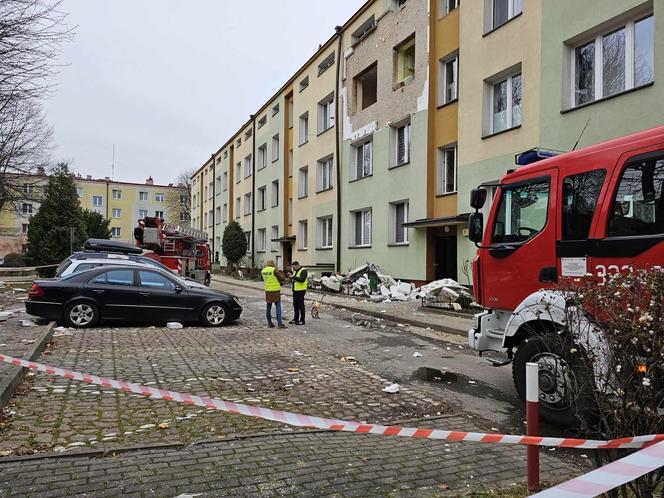 Potężna eksplozja gazu w Rzeszowie! Z mieszkania wyleciały wszystkie okna [ZDJĘCIA]