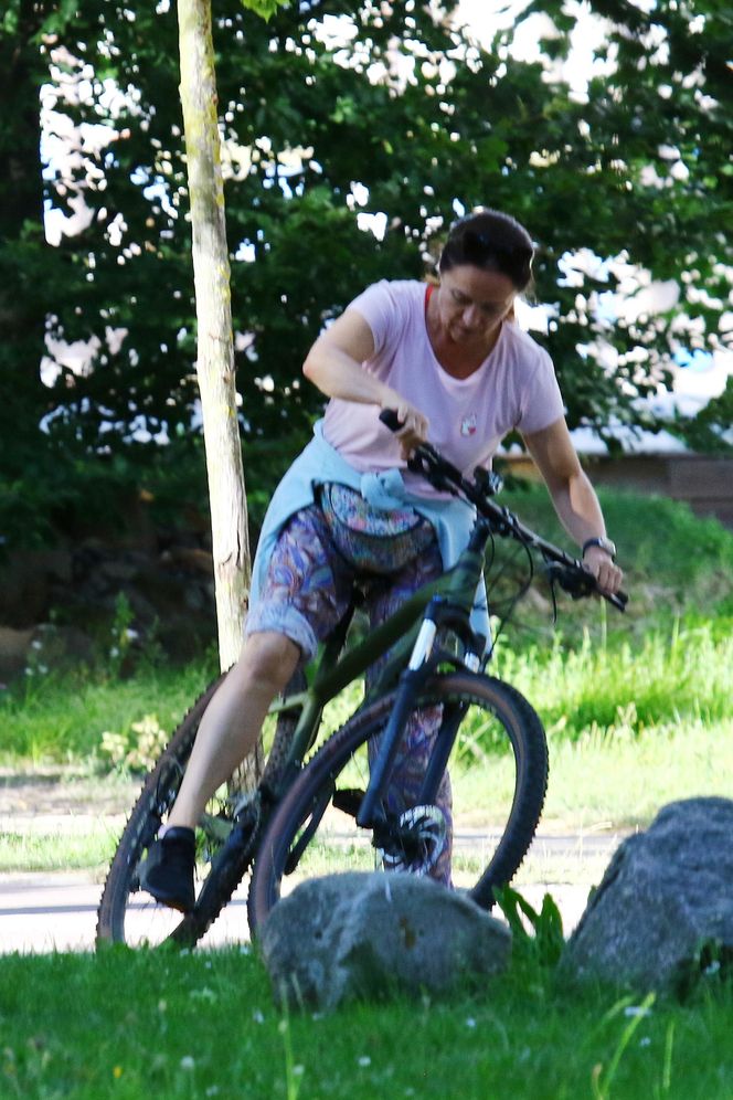 Ewa Drzyzga z mężem na rowerach. "Operacje plastyczne nie są dla mnie!"