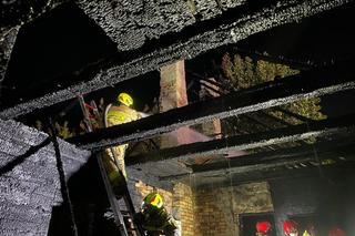 Potężny pożar na Starosielcach w Białymstoku. Strażacy uratowali dwie kobiety