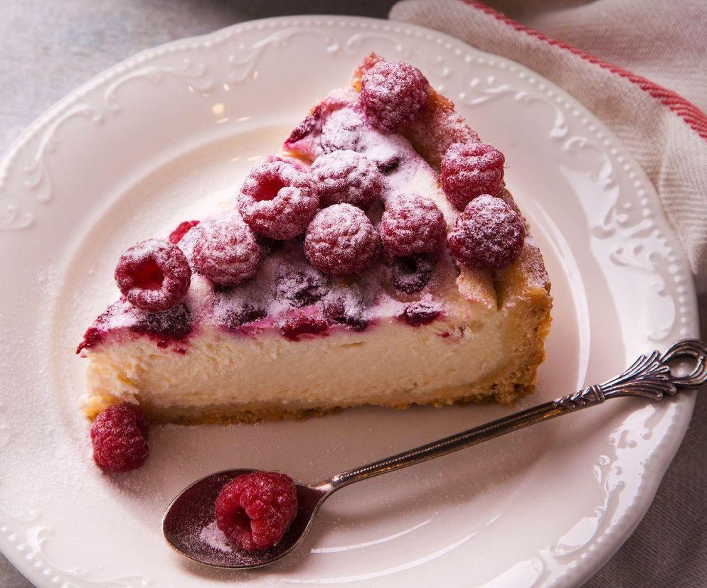 Kiedy jest sezon, sernik piekę z tymi owocami. Jest kremowy i rozpływa się w ustach 